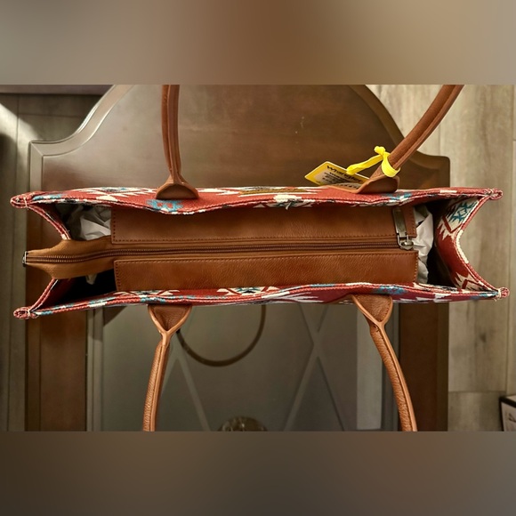 NWT WRANGLER Large Shoulder Tote Bag - Red Aztec Southwestern Canvas - Picture 7 of 7